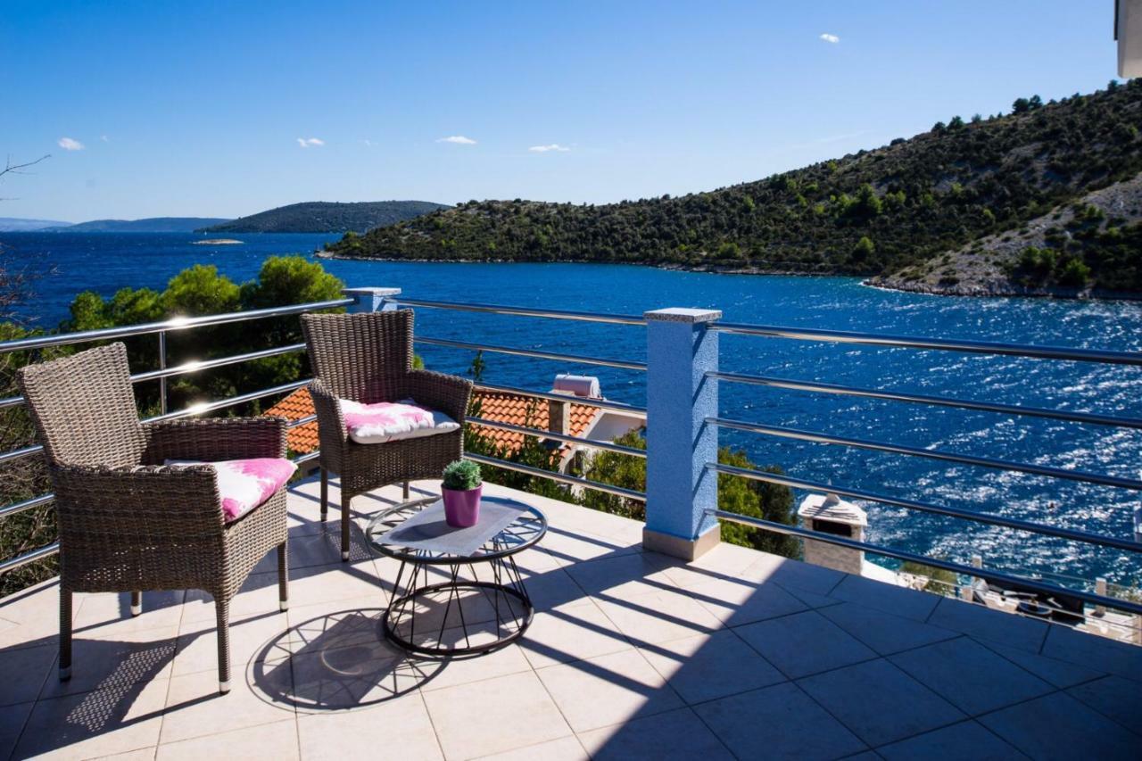 Apartments "Villa Antea" Vinišće Exterior foto