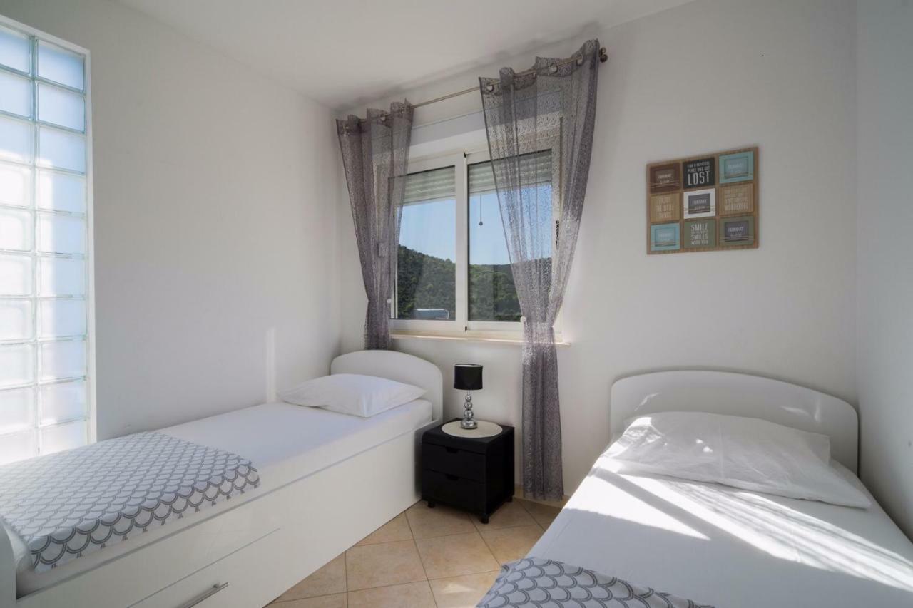 Apartments "Villa Antea" Vinišće Exterior foto