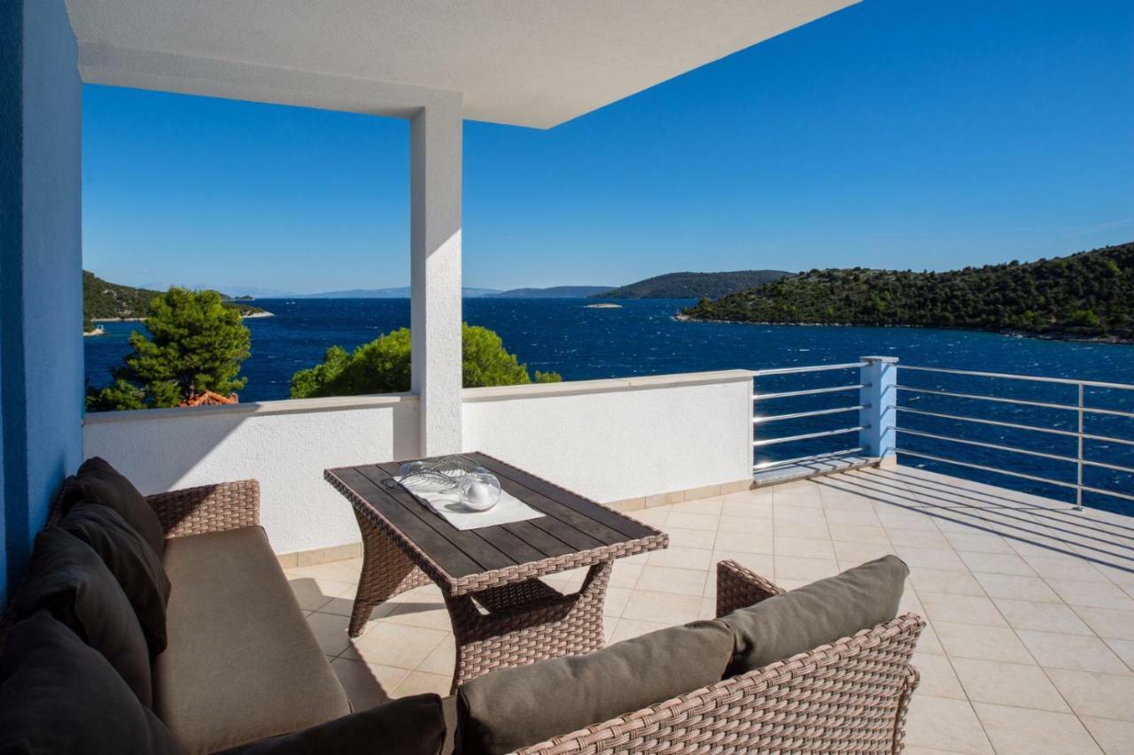 Apartments "Villa Antea" Vinišće Exterior foto