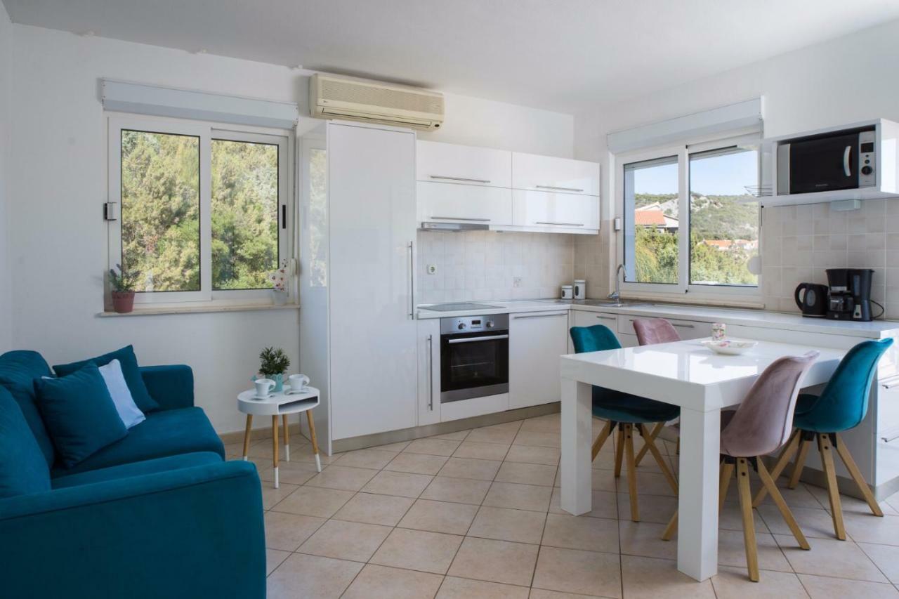 Apartments "Villa Antea" Vinišće Exterior foto