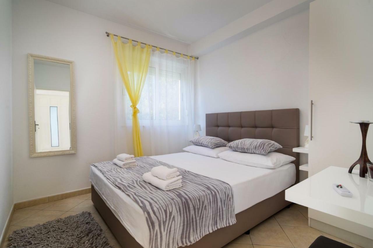 Apartments "Villa Antea" Vinišće Exterior foto