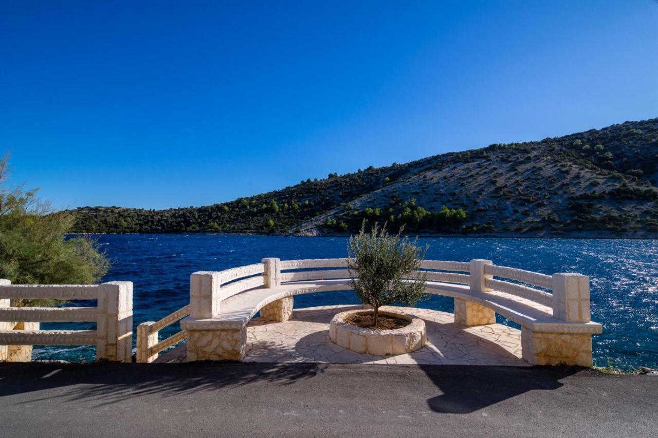 Apartments "Villa Antea" Vinišće Exterior foto