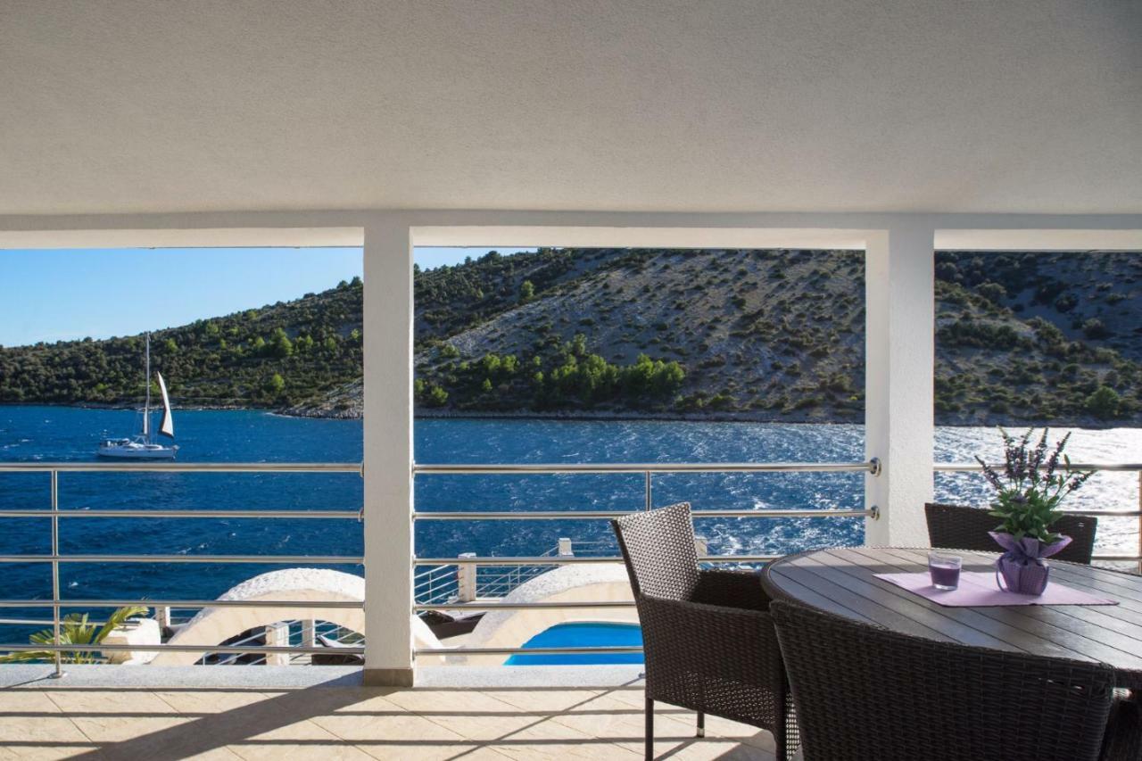 Apartments "Villa Antea" Vinišće Exterior foto